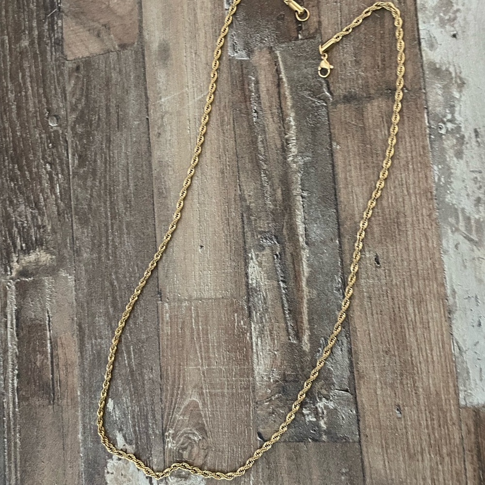 Gold rope chain